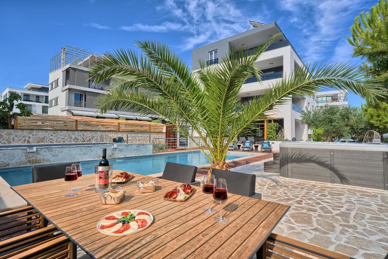 Liberty Living Apartments สปลิท ภายนอก รูปภาพ
