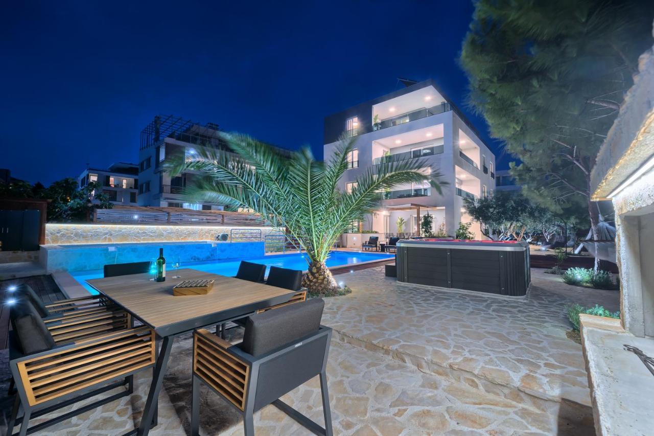 Liberty Living Apartments สปลิท ภายนอก รูปภาพ