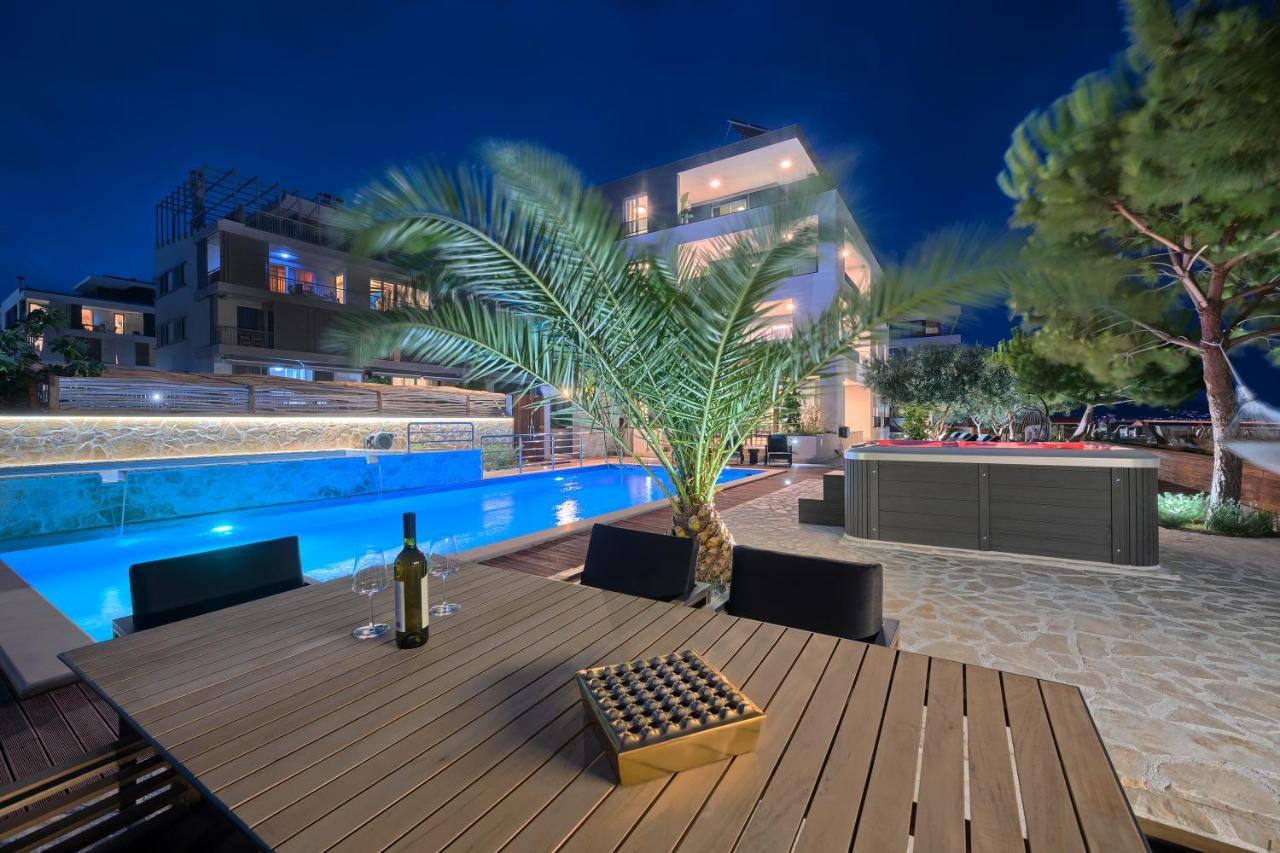 Liberty Living Apartments สปลิท ภายนอก รูปภาพ