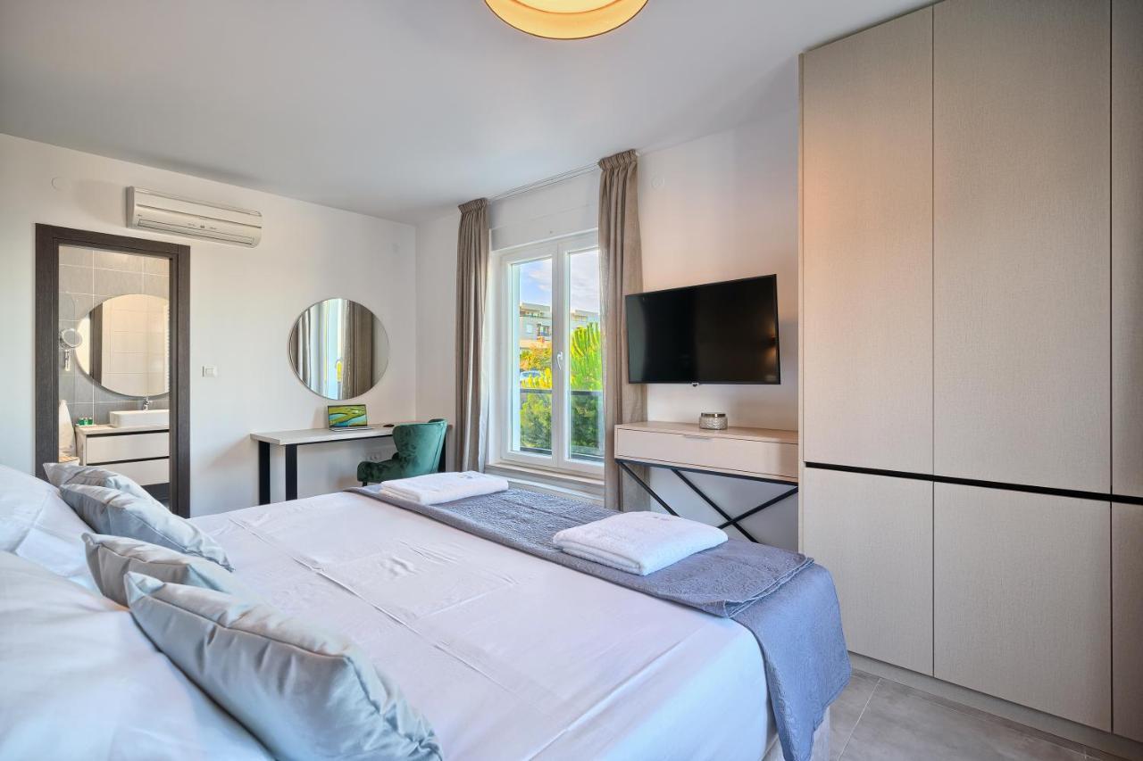 Liberty Living Apartments สปลิท ภายนอก รูปภาพ