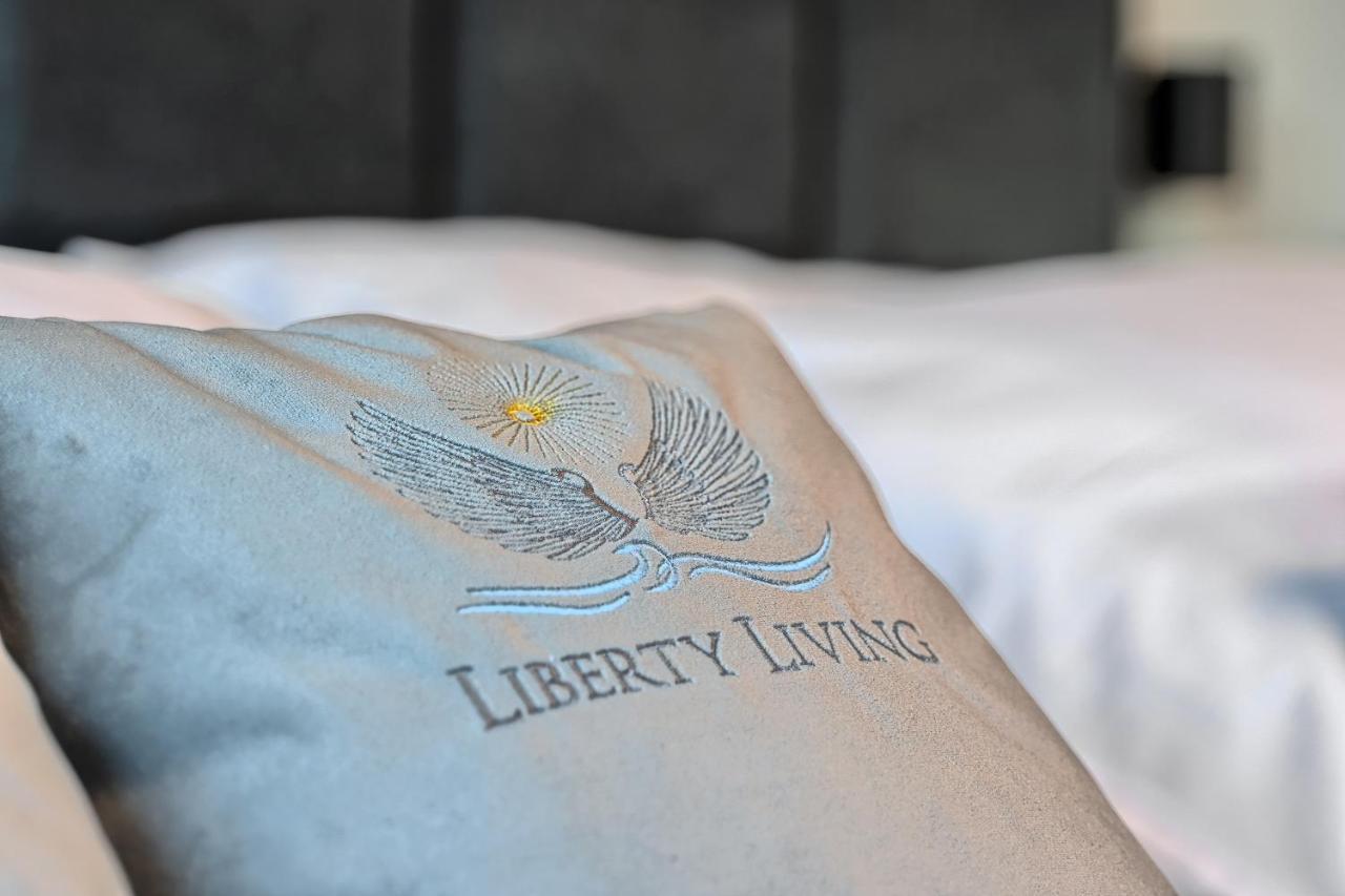 Liberty Living Apartments สปลิท ภายนอก รูปภาพ