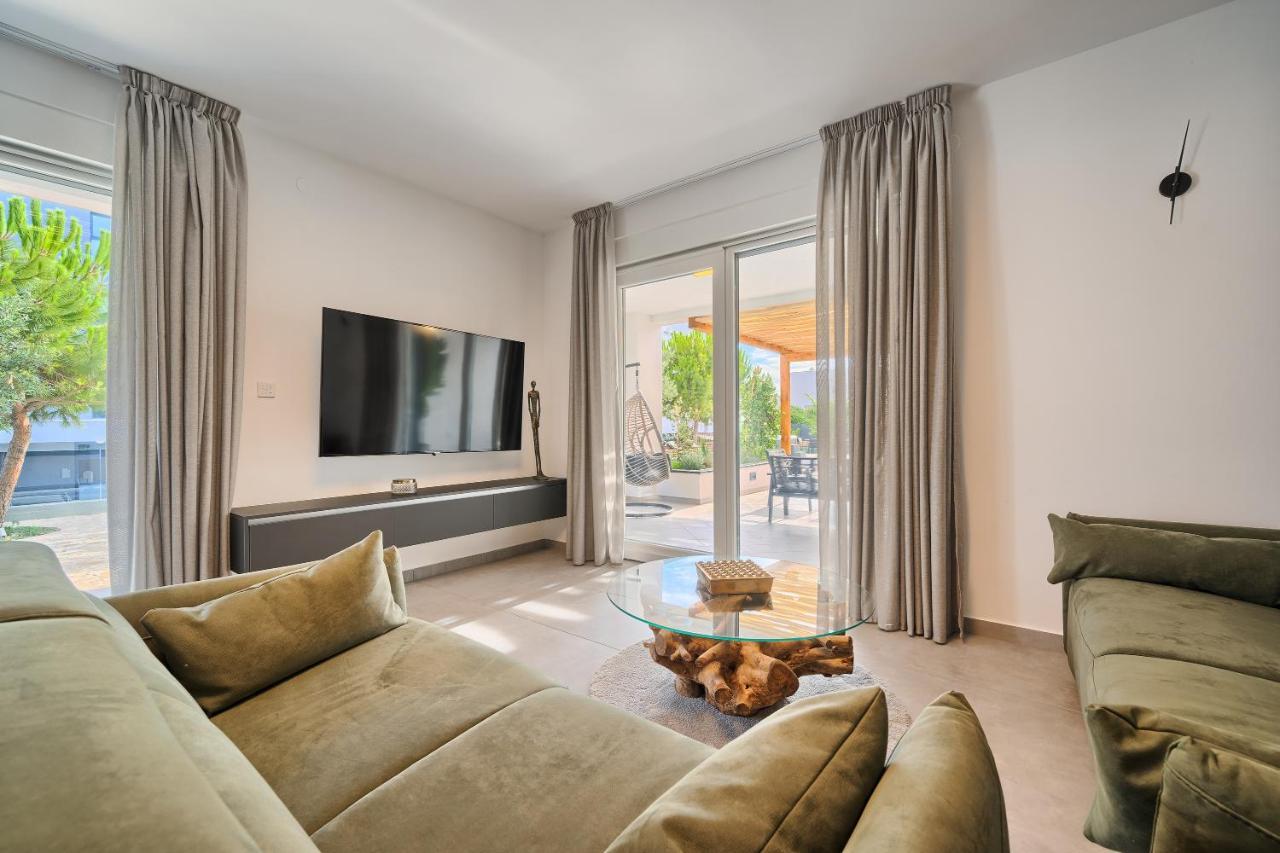 Liberty Living Apartments สปลิท ภายนอก รูปภาพ