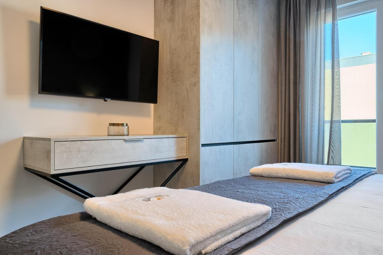 Liberty Living Apartments สปลิท ภายนอก รูปภาพ